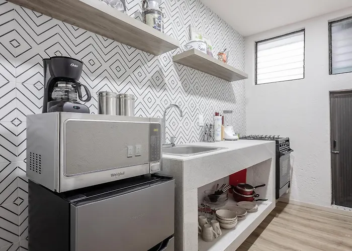 Urban Oasis In Roma - Wifi - Laundry - Sleeps 7 Apartment